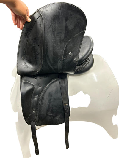 Prestige Grand Dressage Saddle - 18"/ 32cm Tree - USED