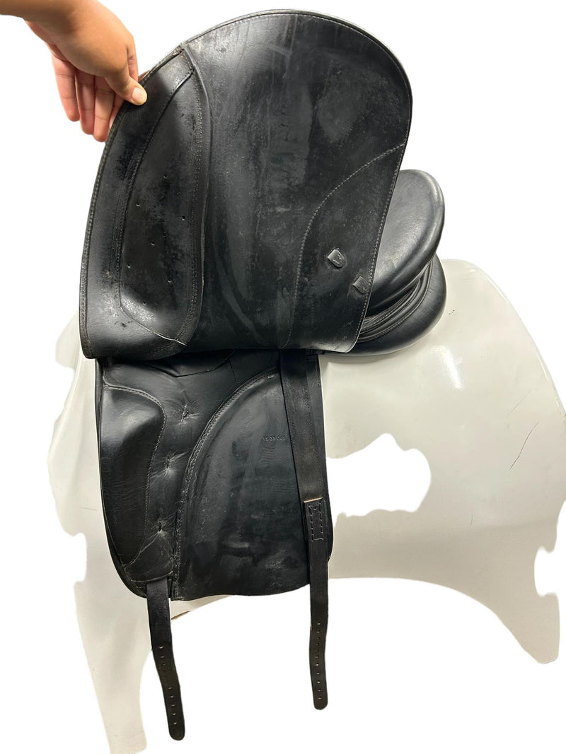 Prestige Grand Dressage Saddle - 18"/ 32cm Tree - USED
