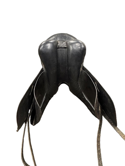 KMD Dressage Saddle - Black 17.5" MED tree - USED
