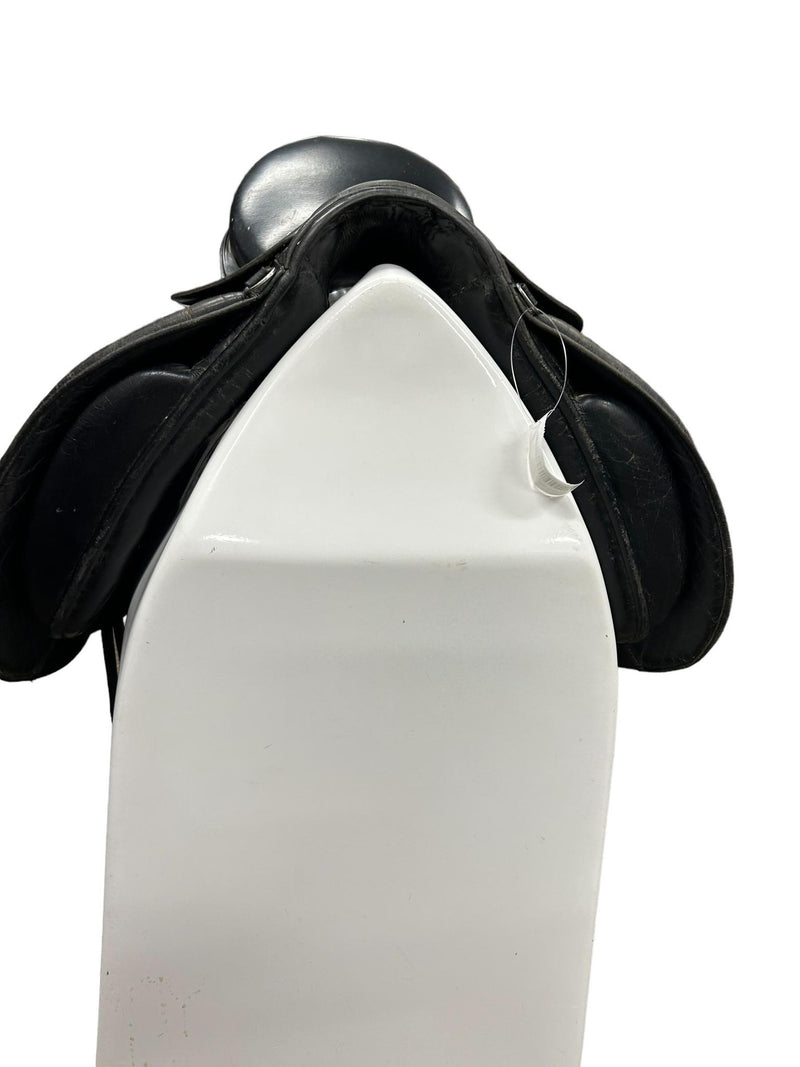 KMD Dressage Saddle - Black 17.5" MED tree - USED