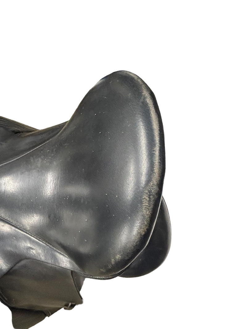 KMD Dressage Saddle - Black 17.5" MED tree - USED