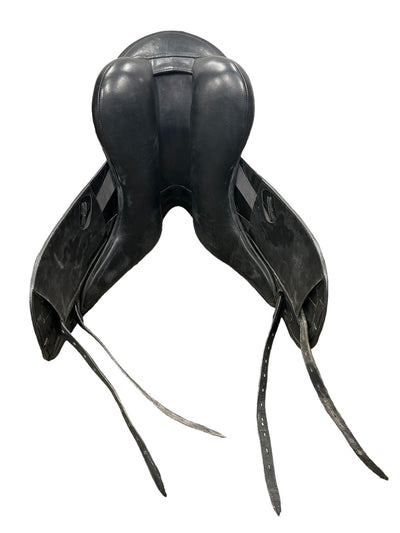PDS Carl Hester Dressage Saddle 17.5 Seat/ currently med/wide tree - interchangeable gullet - USED