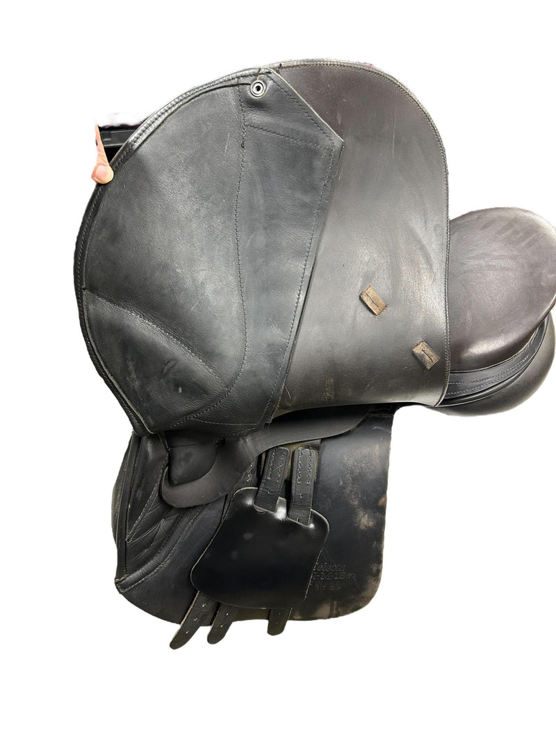 Albion Selecta Dressage Saddle - Black - N-M 18" - USED