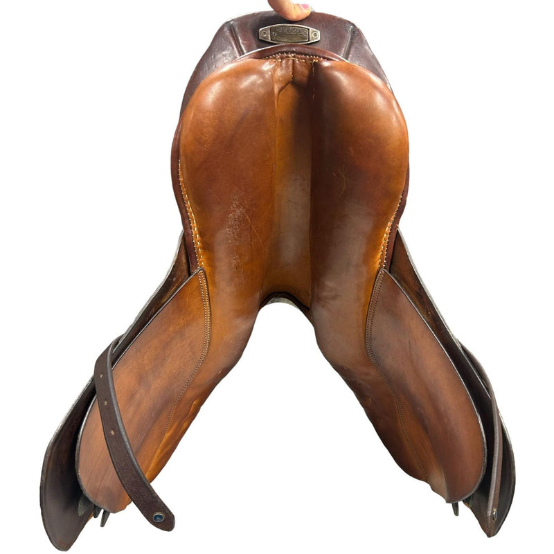 Stubben Siegfried AP saddle - Brown 17" - USED
