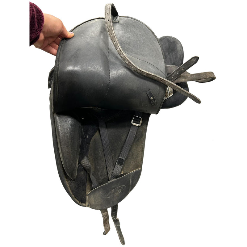 Wintec Isabell Dressage Saddle - 17.5"/Adjustable Gullet - USED