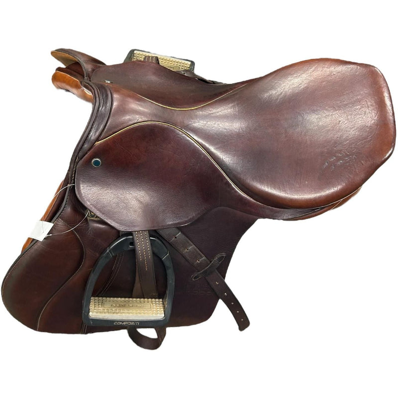 Stubben Siegfried AP saddle - Brown 17" - USED