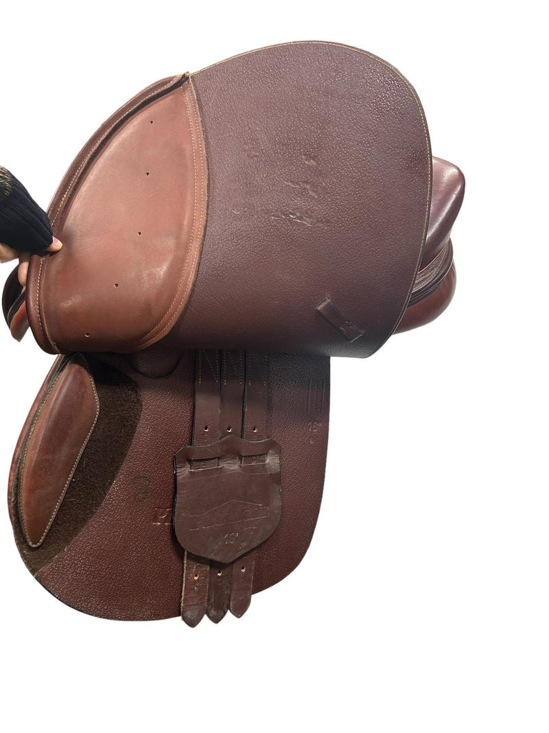 Pinnacle Close Contact Saddle - Brown - 16" Seat/4 1/4" Tree - USED